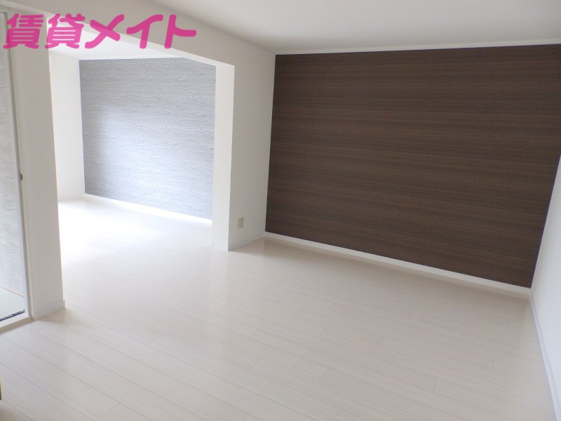 居室・リビング　同物件別部屋