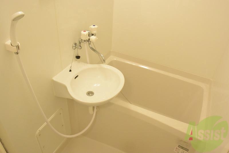 バス・シャワールーム　浴室乾燥機付きです！！