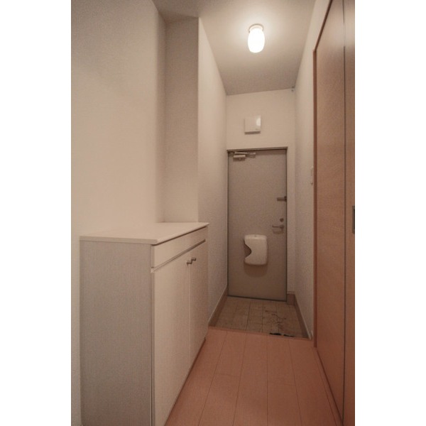 玄関　同じ建物の別なお部屋