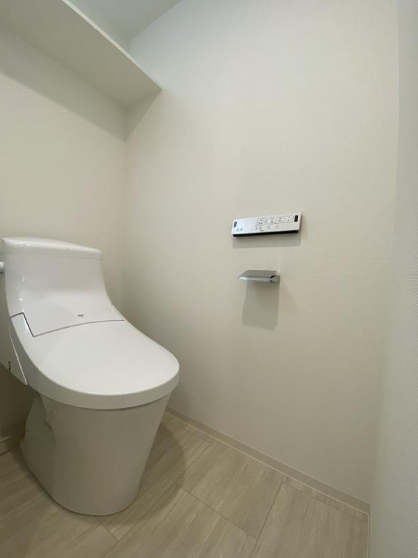 トイレ　温水洗浄便座です。
