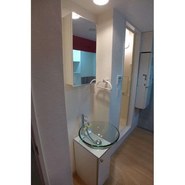 洗面設備　■温水洗浄便座■独立洗面台■室内洗濯機置き場