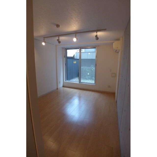 バルコニー　【洋室】■エアコン■室内物干機■ダウンライト