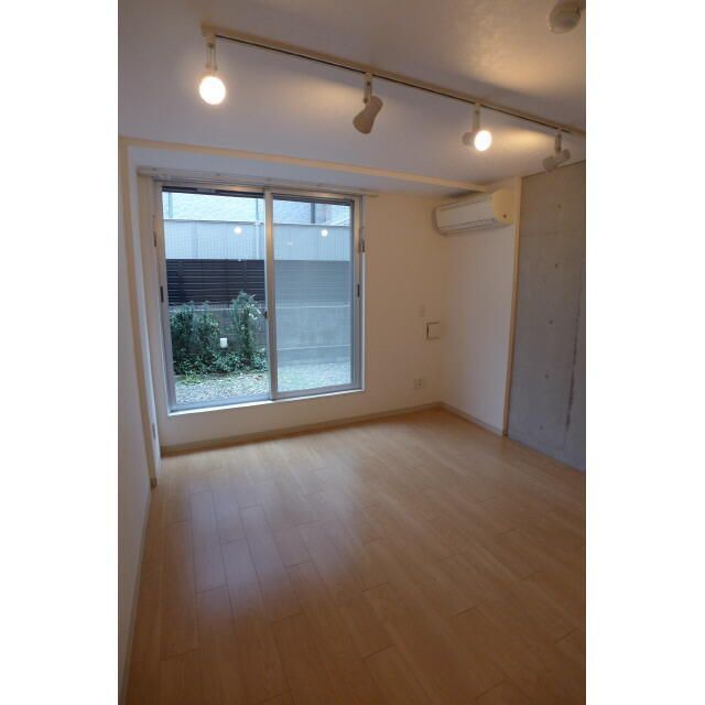 居室・リビング　【洋室】■内装コンクリート■ダウンライト