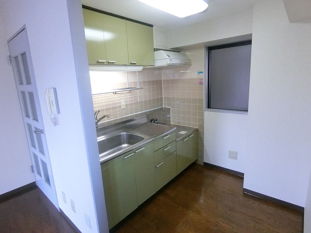 キッチン　独立型キッチン　２口コンロ可・冷蔵庫置場