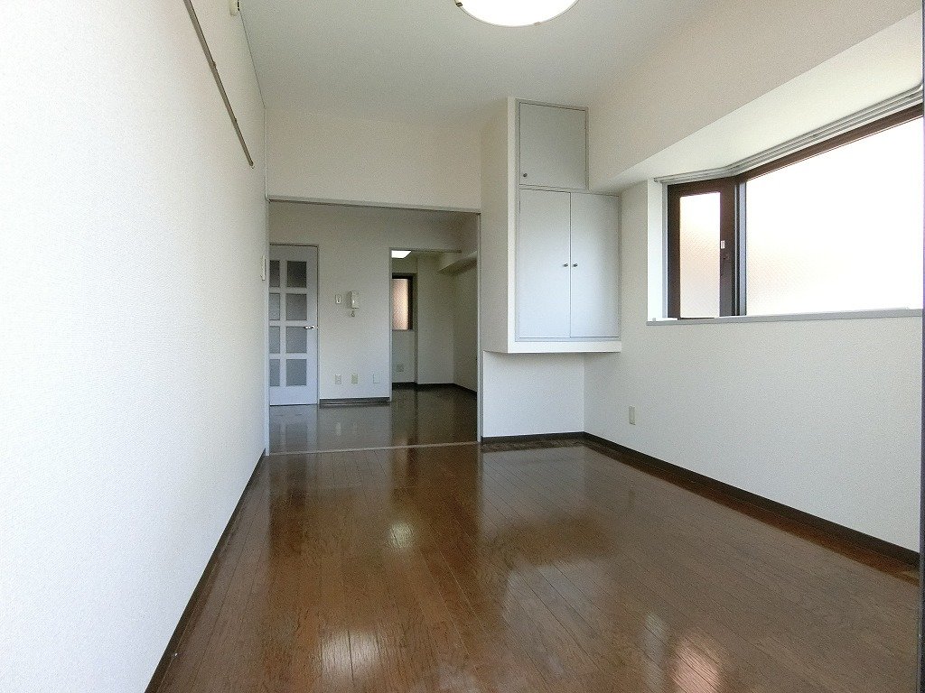 収納　各寝室収納ございます。間仕切り大きく開きます。