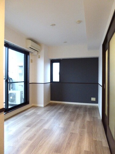 居室・リビング　２面採光の洋室　※前回募集時2021年3月撮影