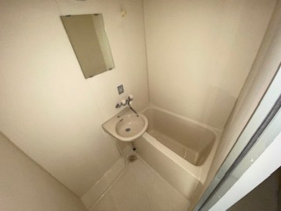 バス・シャワールーム　※別の部屋の写真です。