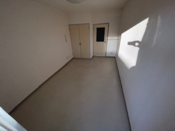 居室・リビング　※別の部屋の写真です。