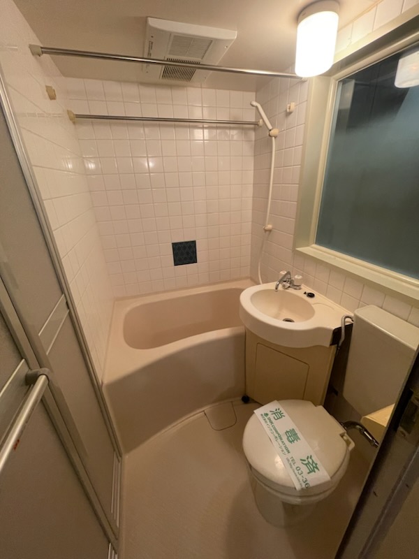 バス・シャワールーム　落ち着いた空間のお風呂です