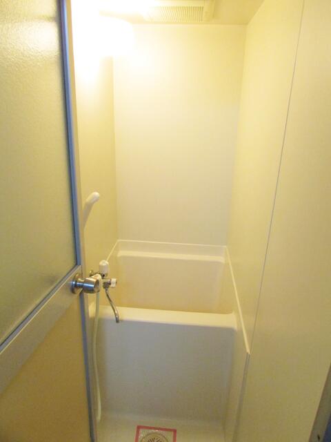 バス・シャワールーム　浴槽にも浸かれます！