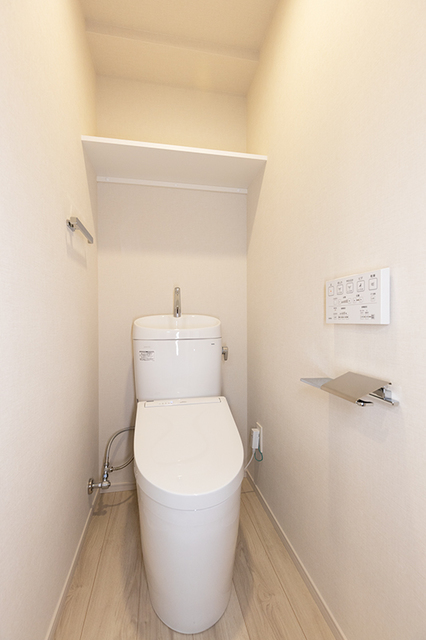 トイレ　※写真は同タイプ住戸です。