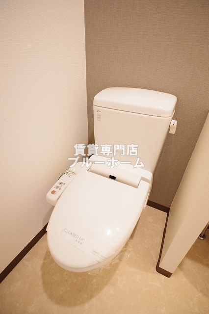 トイレ　温水洗浄便座付のトイレ！