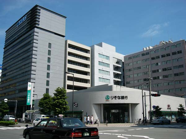 銀行　りそな銀行新大阪駅前支店（銀行）まで556m