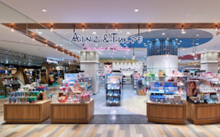 ドラックストア　アインズ＆トルペカメイドクロック店（ドラッグストア）まで398m