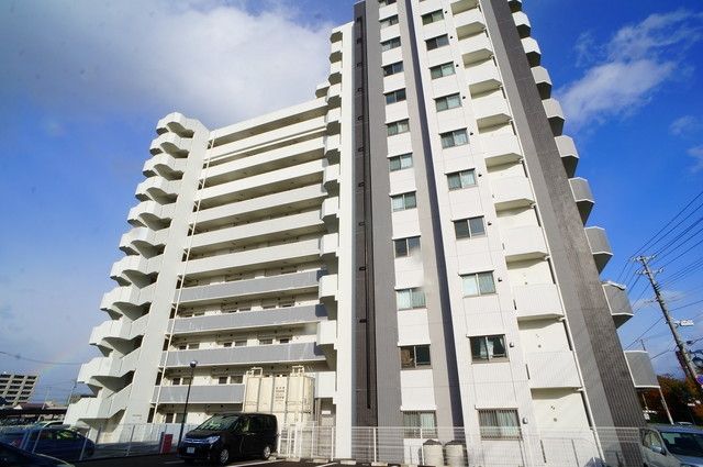 建物外観　開成山公園が道路を挟んだ向い側にあります