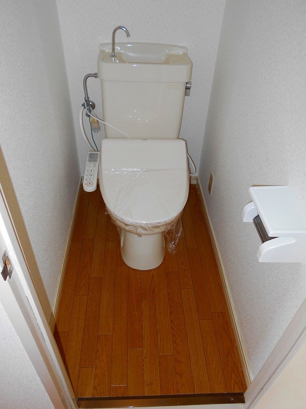 トイレ　温水洗浄便座