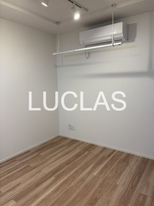 その他部屋・スペース　落ち着いた色味の床材がくつろぎ空間を演出♪