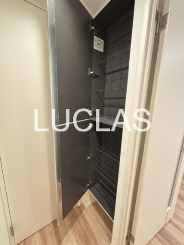 玄関　玄関にはシューズボックス付きです！