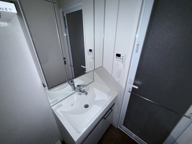 洗面設備　同物件別部屋写真