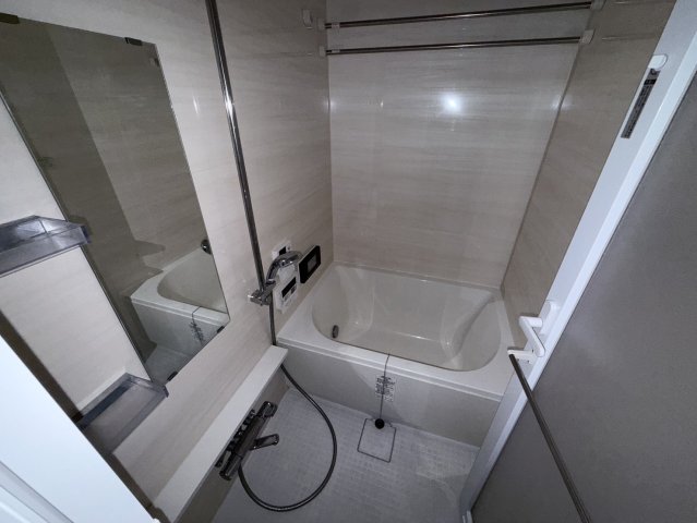 バス・シャワールーム　同物件別部屋写真