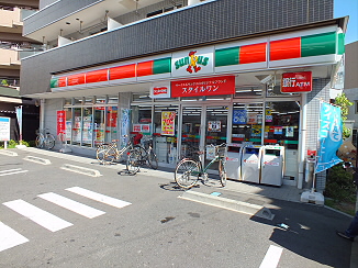 コンビニ　サンクス千歳烏山駅西口店（コンビニ）まで143m