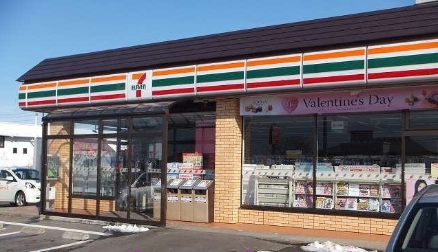 コンビニ　セブンイレブン白根大通黄金店（コンビニ）まで200m