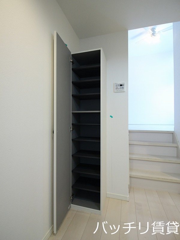 玄関　同型タイプの為、現状を優先致します。