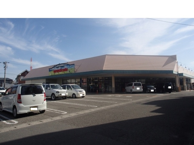 スーパー　マルヨシセンター八万店さん（スーパー）まで400m