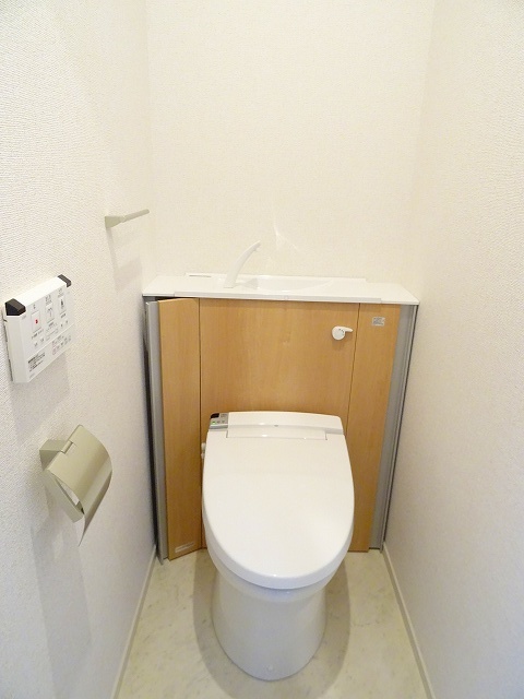 トイレ　温水洗浄便座付き