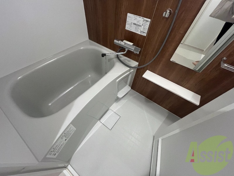 バス・シャワールーム　浴室は狭すぎず、シャワーも浴びやすそうです。