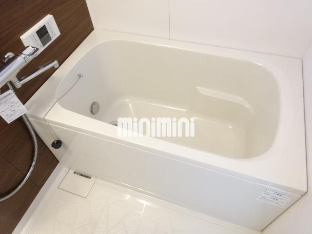 バス・シャワールーム　清潔感のあるバスルーム