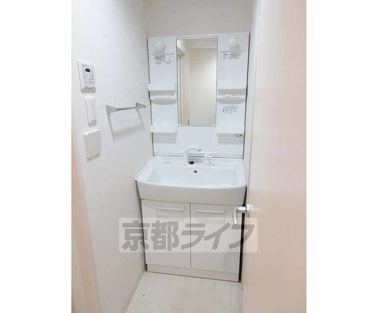 洗面設備　独立洗面台です