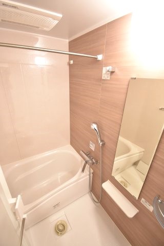 バス・シャワールーム　反転タイプになります。