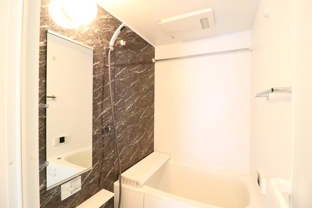 バス・シャワールーム　浴室換気乾燥機付きユニットバス