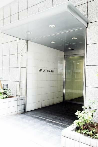 エントランス　落ち着いたエントランスです