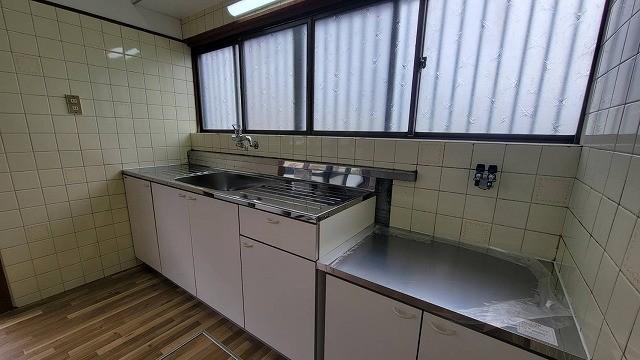 キッチン　ガスコンロは新品を設置します。