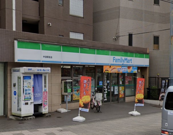 コンビニ　ファミリーマート（コンビニ）まで884m