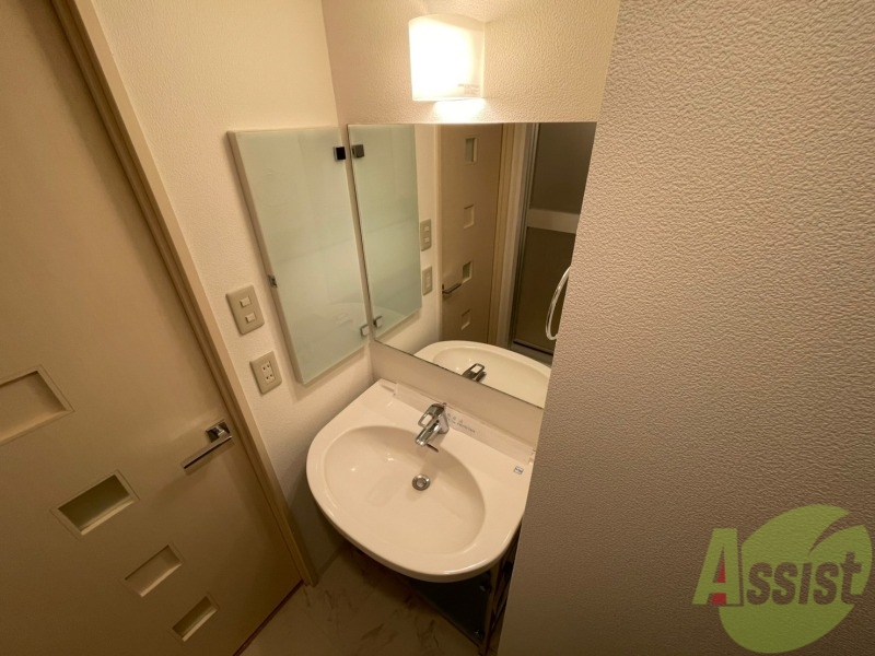 洗面設備　洗面台。身支度にはかかせないですよね～。