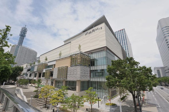 ショッピングセンター　MARK IS みなとみらい（ショッピングセンター）まで881m