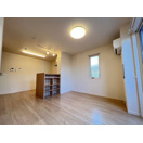 居室・リビング　別号室参考写真(反転)