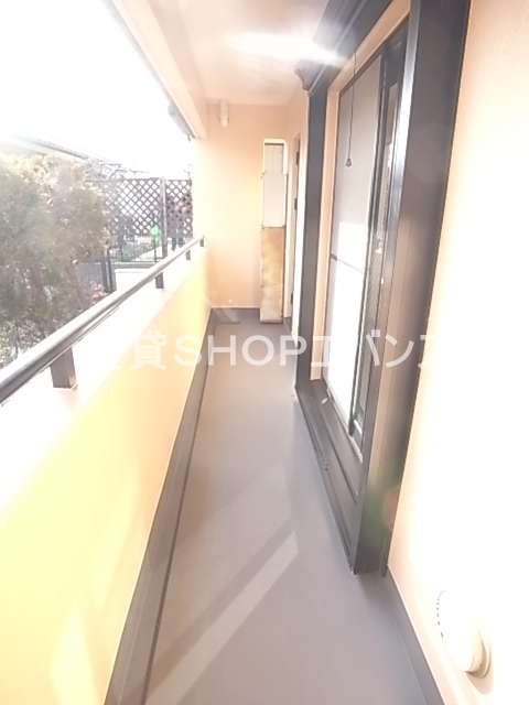 バルコニー　陽当たり良好なバルコニーです