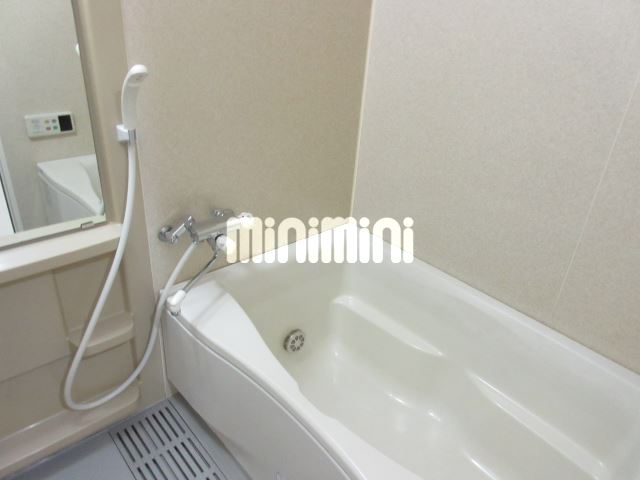 バス・シャワールーム　追い焚き機能付きの浴室です。