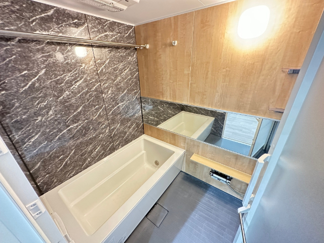 バス・シャワールーム　広くておしゃれな浴室