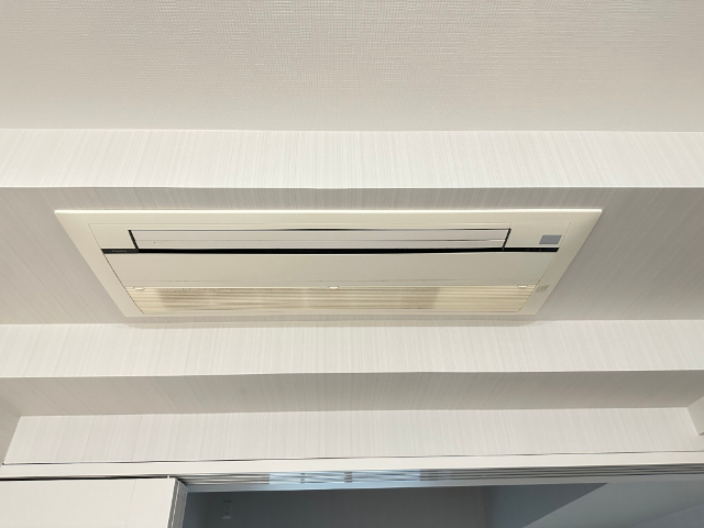 その他設備　天井埋込型のエアコンです