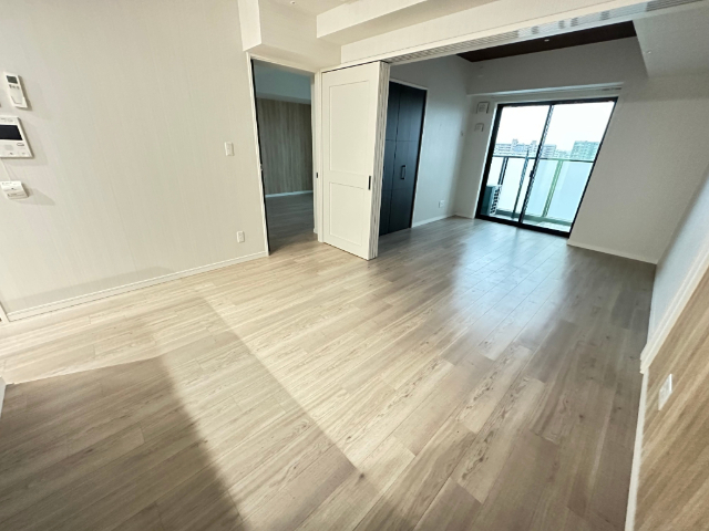 居室・リビング　広くて明るいリビングです