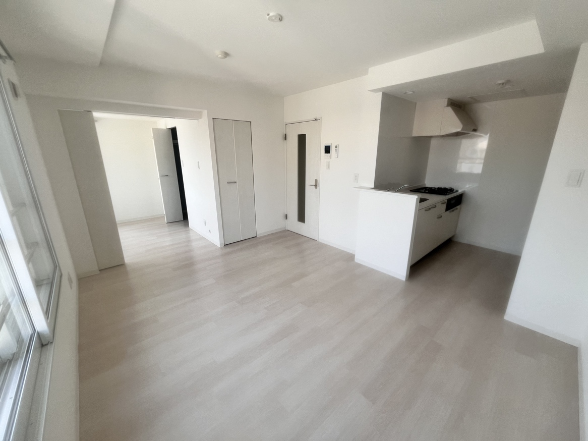 居室・リビング　☆白を基調とした明るい内装☆