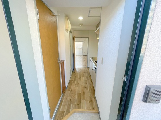 玄関　※別号室の写真です