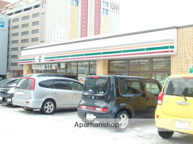 コンビニ　セブンイレブン（コンビニ）まで251m