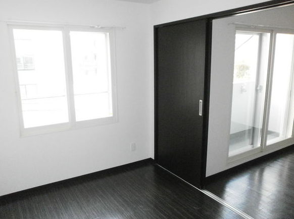 居室・リビング　明るいリビングです☆