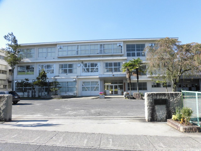 中学校　中津川市立第二中学校（中学校）まで1055m